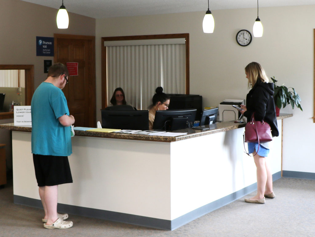 southeast-education-center-front-desk SEC前台